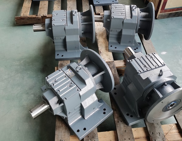 RB0/XR2擺線(xiàn)齒輪減速電機(jī)